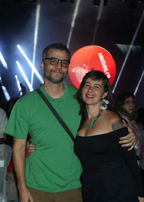
					Wagner Moura faz rara aparição com a esposa em festival; FOTOS
				
				