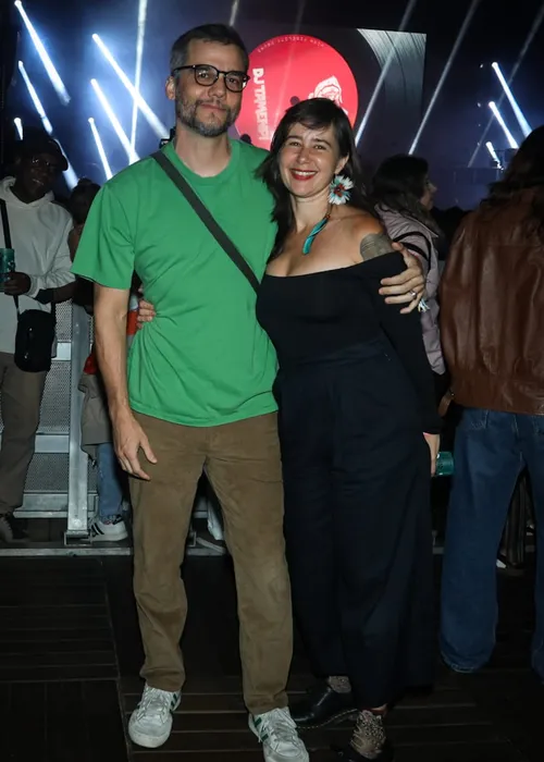 
					Wagner Moura faz rara aparição com a esposa em festival; FOTOS
				
				