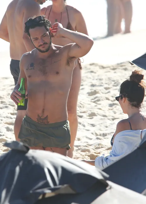 
					Wanessa Camargo e elenco do 'Dança dos Famosos' curtem dia de praia
				
				