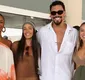 
                  Aline e Vinícius minimizam polêmicas e posam com rivais do 'BBB 25'