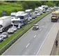 
                  BR-324 apresenta lentidão em trechos durante saída para São João