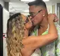 
                  Carla Perez abre álbum de fotos com família e se declara para Xanddy