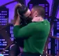 
                  Cauã Reymond arranca beijão de Tatá Werneck em programa; VÍDEO