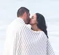 
                  Cauã Reymond é flagrado aos beijos com ex-reality em manhã de praia