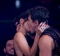 
                  Dança dos Famosos: Rodrigo Faro quebra protocolo e dá beijão em esposa