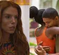 
                  'Dona de Mim': Kami enlouquece ao flagrar clima entre Leona e Marlon
