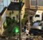 
                  Homem sobe em muro para fugir da PM em briga generalizada em Salvador