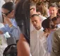 
                  Ivete chora em despedida de Preta Gil e é amparada por Regina Casé