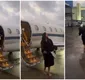 
                  Ivete 'sensualiza' de roupão e diverte seguidores em pouso; vídeo