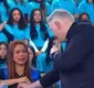 
                  Lexa cai no choro ao receber bênção do padre Marcelo Rossi no SBT