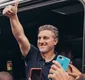 
                  Luciano Huck dá R$ 1 milhão para morador de Vitória da Conquista