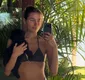 
                  Sasha Meneghel ousa em clique e aparece fazendo topless em praia