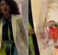 
                  Vale Tudo: Taís Araújo 'foge' do morango do amor e viraliza na web