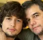 
                  Wagner Moura faz rara aparição com filho e semelhança impressiona web