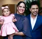 
                  Zezé Di Camargo e Graciele Lacerda posam com a filha em show; FOTOS