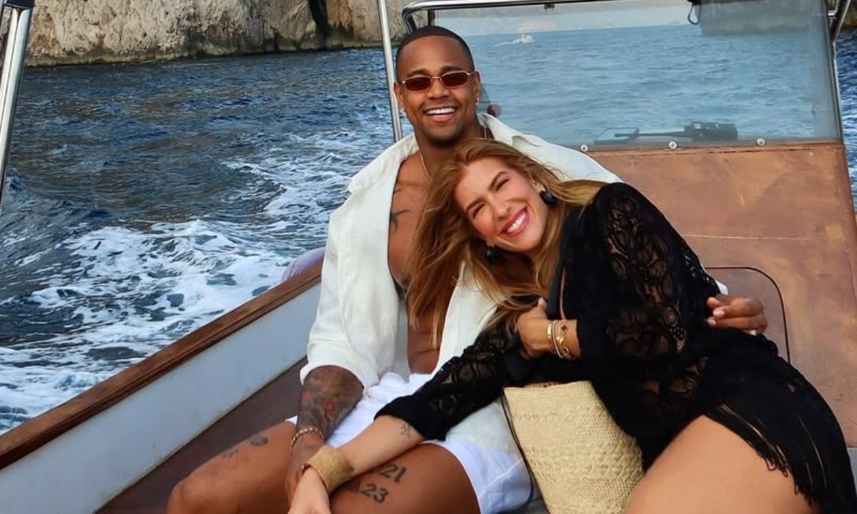 Léo Santana e Lore Improta desembarcaram em Capri no fim de agosto para celebrar antecipadamente o aniversário da influenciadora | Foto: Reprodução/Instagram