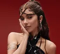 Grande Rio surpreende e Anitta vira nova rainha de bateria da escola