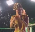 Carnaval: novo vídeo mostra folião jogando bebida em Claudia Leitte
