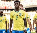 Vini Jr reage a polêmica de ingressos para modelos em Copa do Mundo