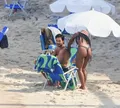Duda Santos e Tiago Iorc são vistos em clima íntimo em praia do RJ
