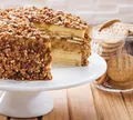 Faça torta de biscoito Maria com doce de leite e crocante de castanha