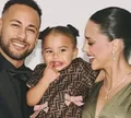 Filha de Neymar surge em raro momento religioso e encanta web