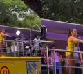 Ivete Sangalo interrompe trio e promete pagar prejuízo após briga