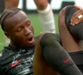 Jogador do Canadá quebra a perna em partida da Copa do Mundo; assista