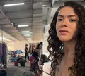 Maisa passa perrengue após forte chuva invadir estúdio de filme