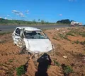 Mulher morre e bebê fica ferido em acidente com carro e caminhão na BA