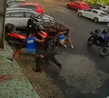 VÍDEO: homens são agredidos com socos por mototaxistas em Salvador