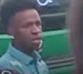 Vini Jr ignora protocolo para atender fã barrado por segurança
