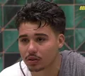 Xingado em UPA, ex-BBB Pedro Espíndola é levado para novo local