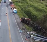 Caminhoneiro morre após carreta tombar em rodovia da Bahia