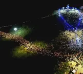 Mais de 20 mil pessoas participam de procissão com tochas na Bahia