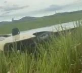 Nove pessoas ficam feridas após ônibus tombar em rodovia na Bahia