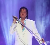 Roberto Carlos se irrita e da bronca em fotógrafo: 'Vou mandar tirar'