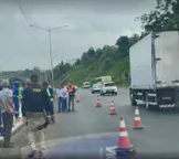 Trecho da BR-324 que teve cratera aberta volta a ser interditado