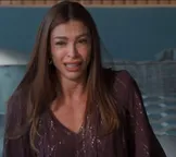 'Três Graças': Arminda é escorraçada e prova de crime vem à tona