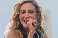 Claudia Leitte revisita show de Copacabana no Carnaval de Salvador
