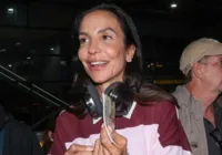 Ivete Sangalo retorna ao Brasil e affair deixa aeroporto 'escondido'