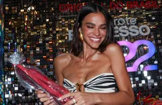 Bruna Marquezine se manifesta pela 1ª vez sobre detalhe em sandália