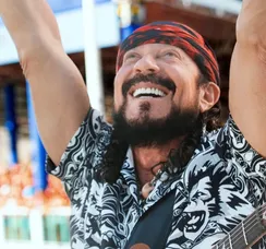 Carnaval: aos 73 anos, Bell Marques fará mais de 40 horas de shows