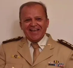 Coronel da PM morre após batida entre carro e caminhão na BA-263