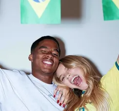 Endrick emociona em recado para Gabriely Miranda, que reage: 'Louca'