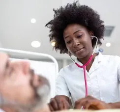 Instituição tem bolsas para curso de técnico de enfermagem em Salvador