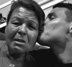 Mãe de Thiago Silva morre aos 70 anos e zagueiro viaja às pressas