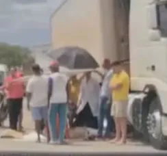 Motorista fica em estado grave após acidente com caminhão na Bahia