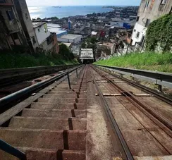 Operação do Plano Inclinado Liberdade-Calçada é suspensa para obra