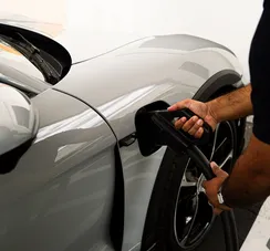 Porsche tem ponto de carregamento rápido exclusivo em Feira de Santana